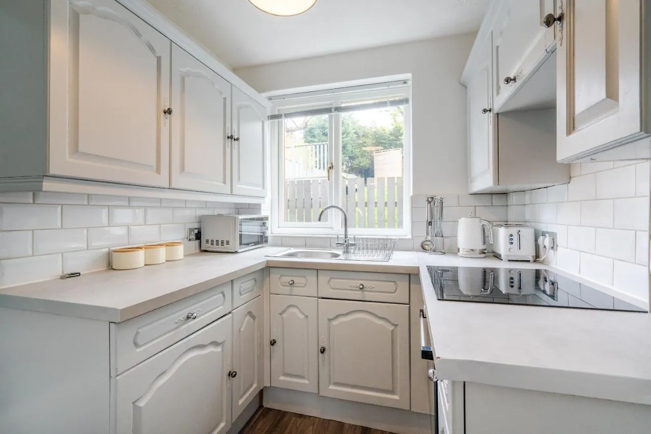 Stylish & Comfortable 3Br Spacious Home With Parking Sheffield 0*,